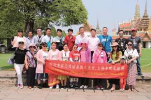 部分员工及家属到泰国旅游合影